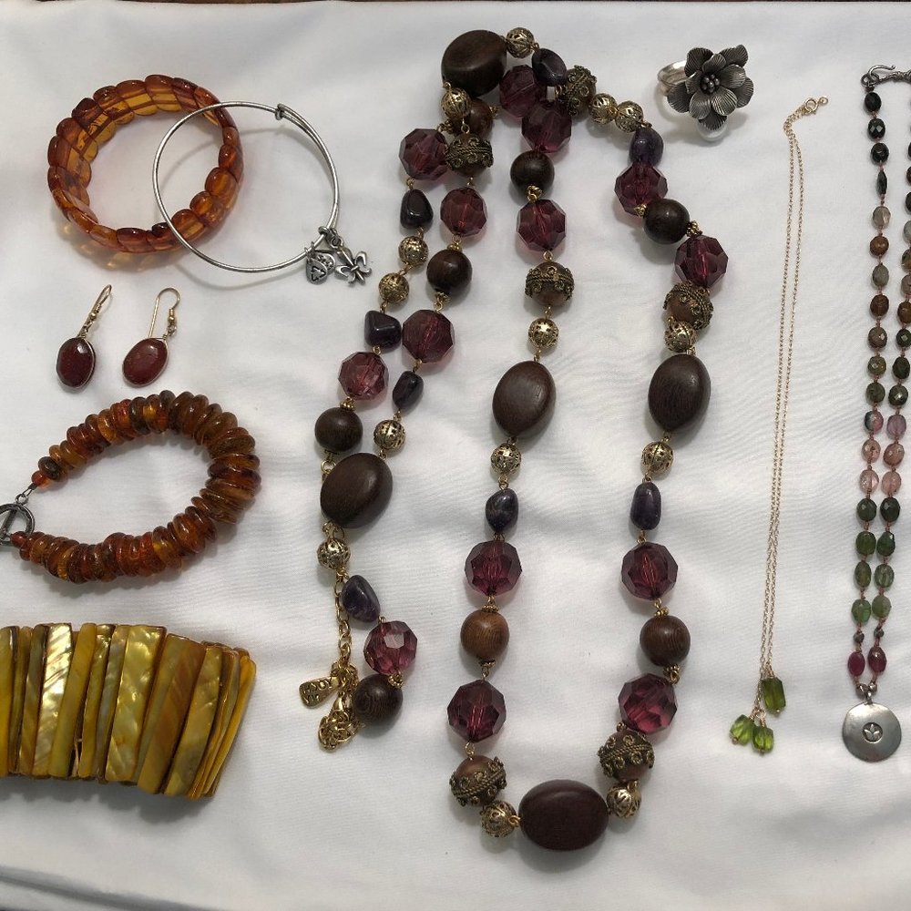 19 pieces high-quality boho jewelry 1960s - 2000